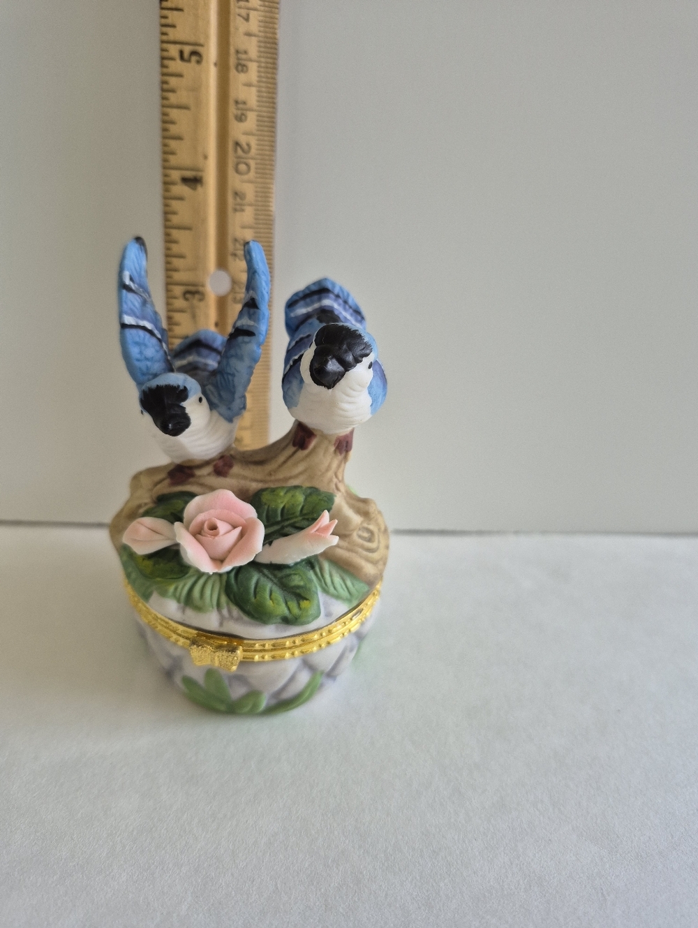 Trinket box vintage. Blue Jay figurines on top of box. Collectible. - Picture 10 of 11